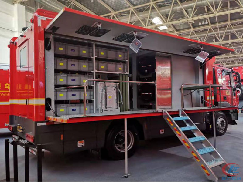 東風消防救援被服洗滌車