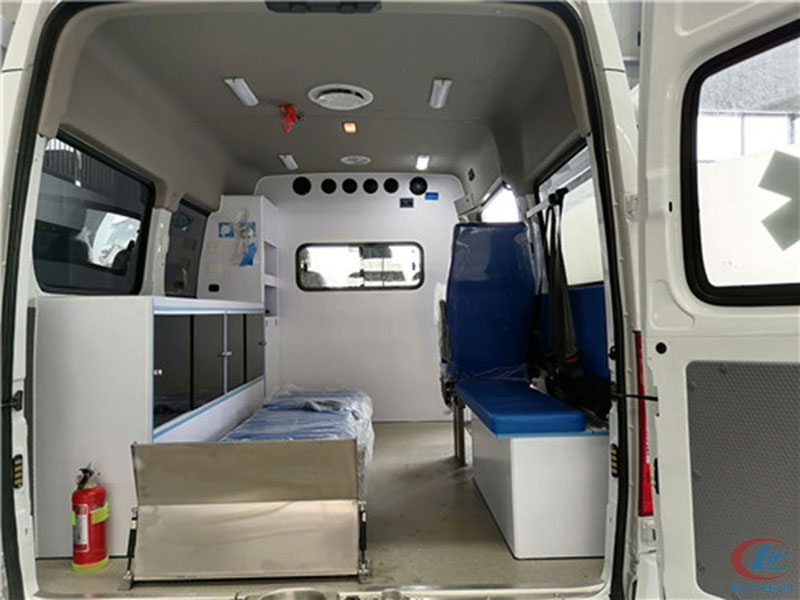 大通V80短軸中頂國六救護車