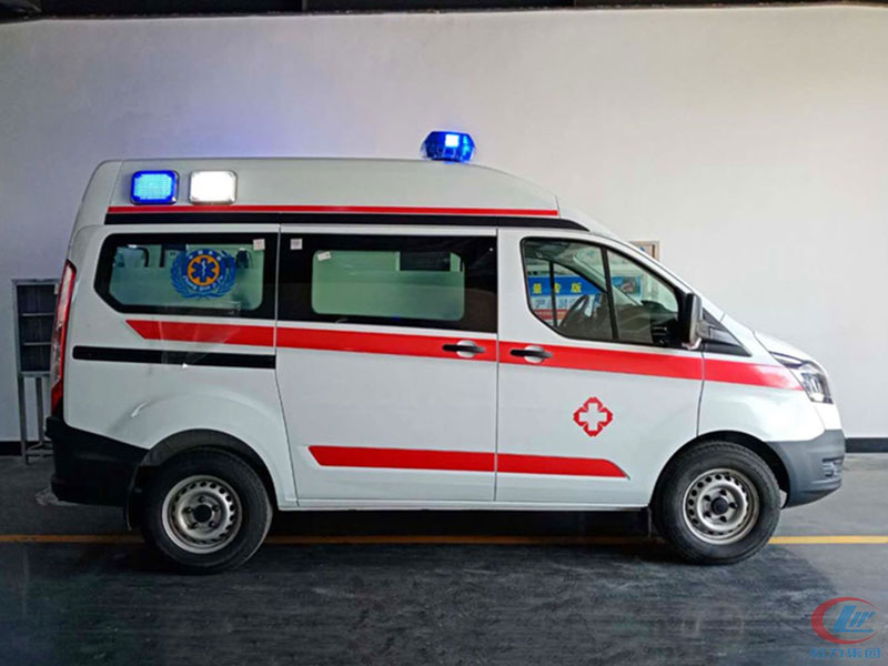 福特V362短軸中頂國六柴油版救護車