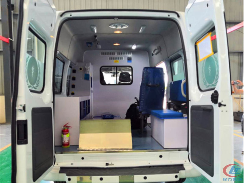 福特V348短軸中頂國六救護車