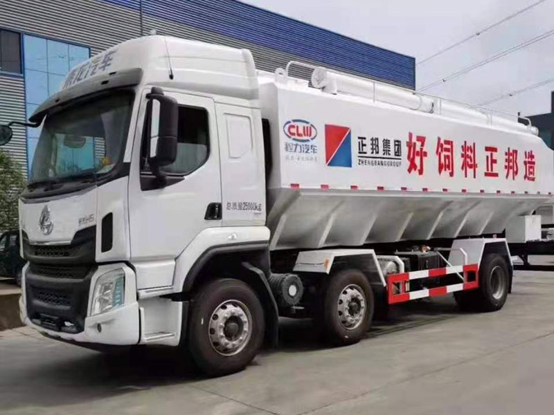 國六東風柳汽乘龍小三軸30方散裝飼料車