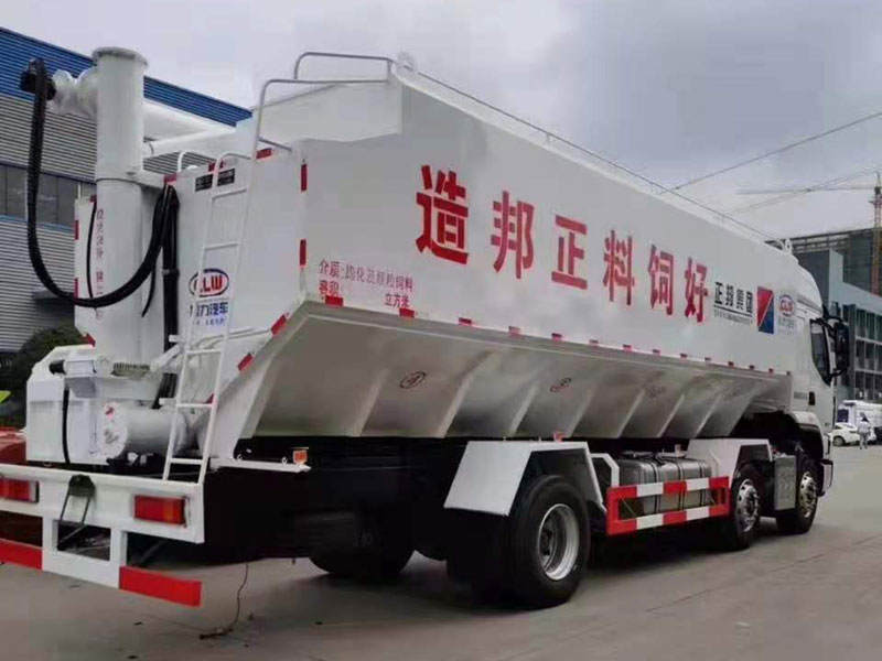 國六東風柳汽乘龍小三軸30方散裝飼料車