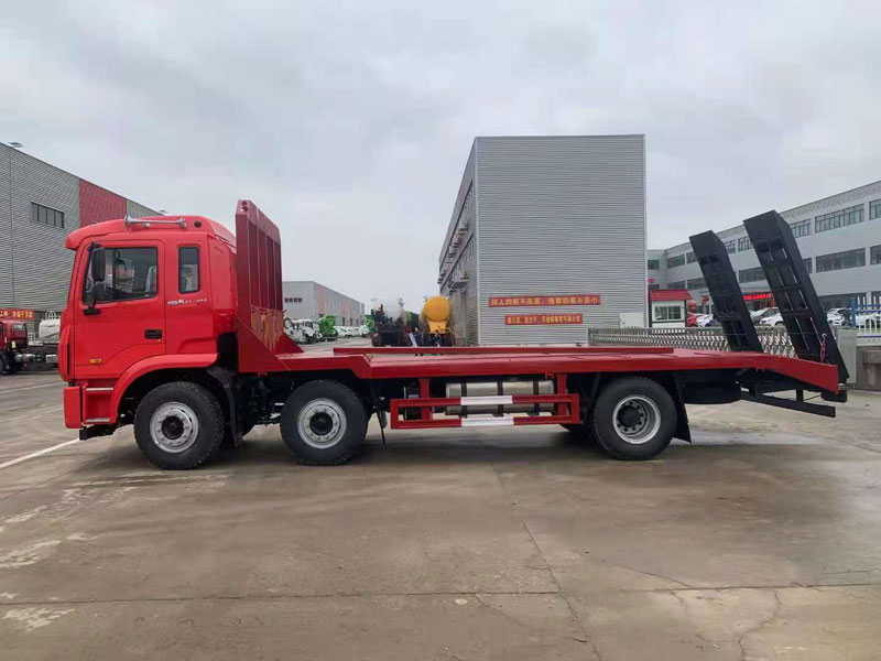 國六江淮小三軸平板運輸車