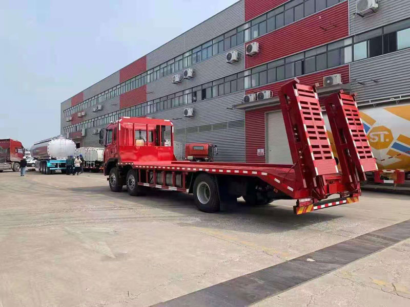 國六江淮小三軸平板運輸車