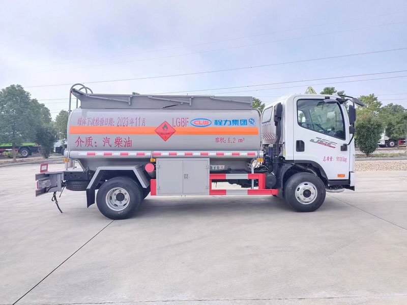 6.2方解放J6F流動加油車