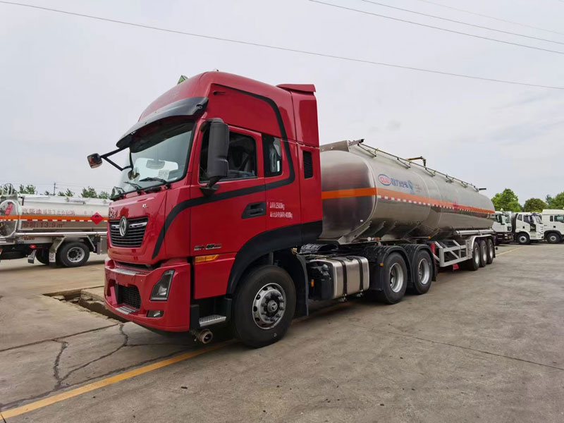 國(guó)六東風(fēng)天龍48立方鋁合金運(yùn)油車(chē)