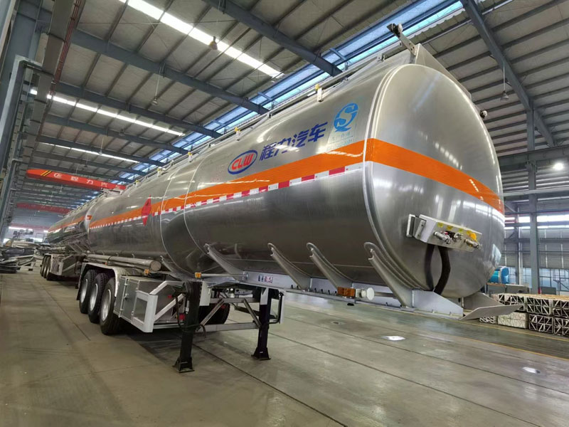 國(guó)六程力48方鋁合金運(yùn)油半掛車(chē)