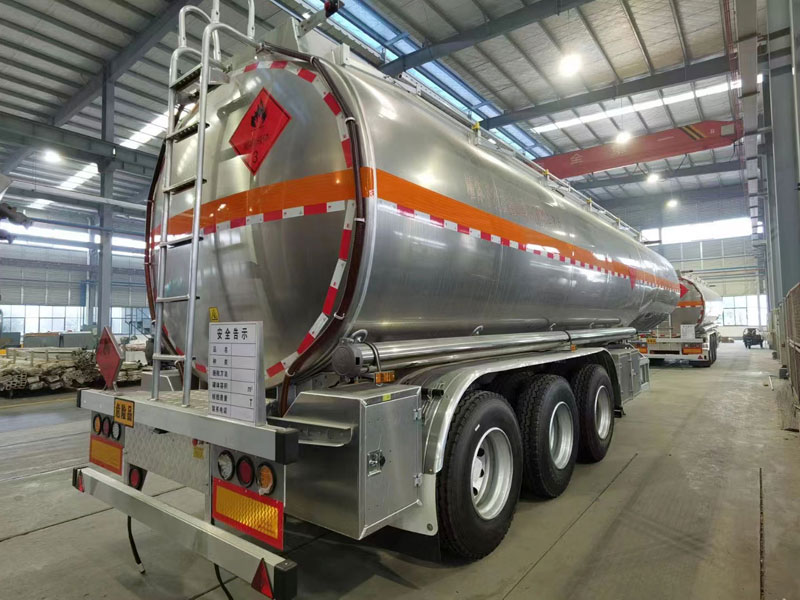 國(guó)六程力48方鋁合金運(yùn)油半掛車(chē)