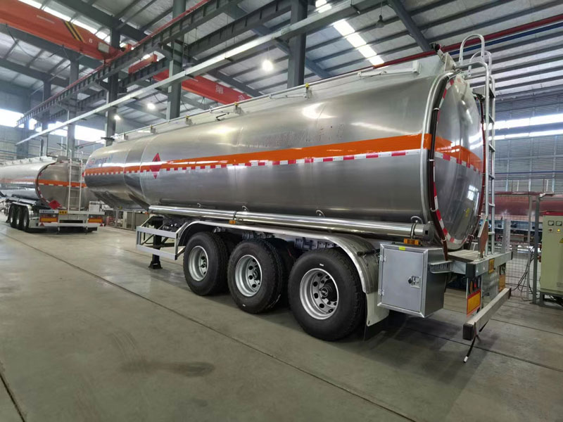 國(guó)六程力48方鋁合金運(yùn)油半掛車(chē)