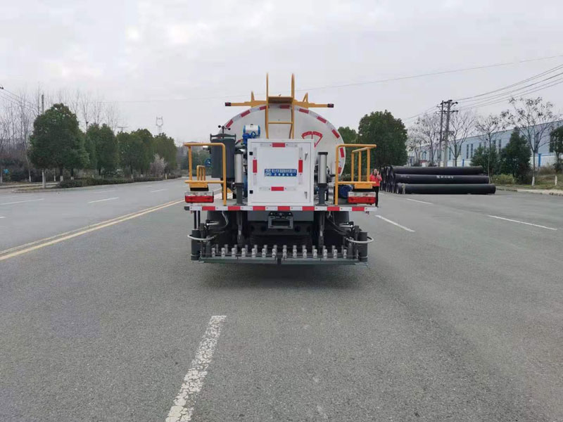 國六東風多利卡7方瀝青灑布車