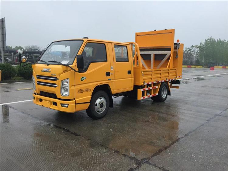 國(guó)六江鈴藍(lán)牌防撞緩沖車