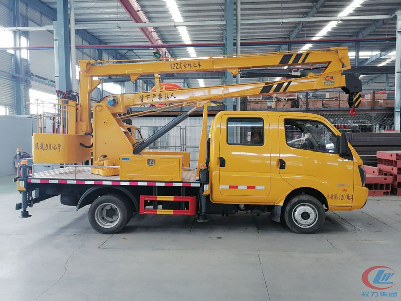 國六飛碟締途雙排座13.5米藍牌高空作業車