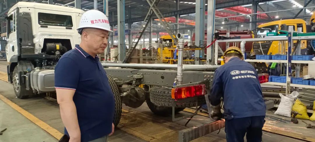 經驗交流:樹旗幟立標桿,學先進謀發展----程力汽車制造有限公司創新創業先進事跡引發企業比、學、趕、幫、超及勇拼搏敢作為的熱潮