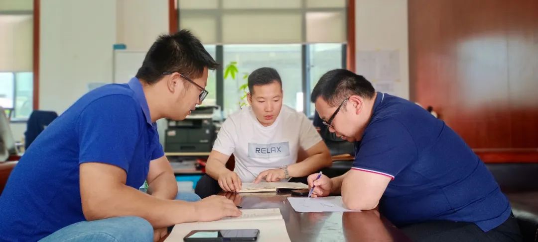 經驗交流:樹旗幟立標桿,學先進謀發展----程力汽車制造有限公司創新創業先進事跡引發企業比、學、趕、幫、超及勇拼搏敢作為的熱潮