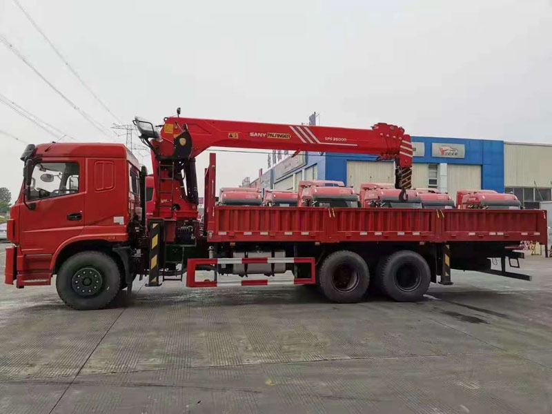 國六??三環昊龍后八輪隨車吊