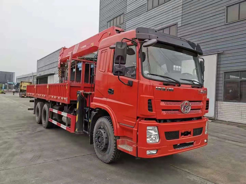 國六??三環昊龍后八輪隨車吊