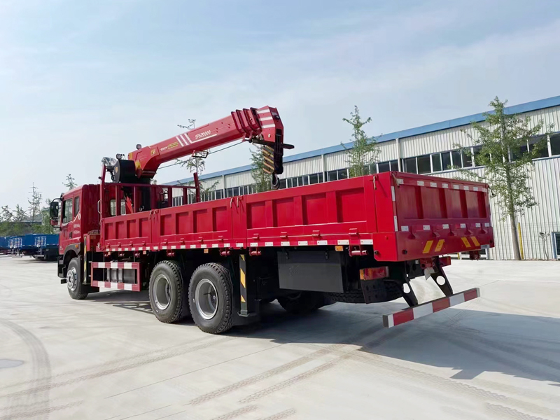 東風華神T5國六后雙橋隨車吊