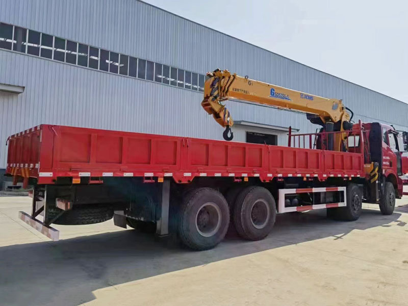 國(guó)六解放J6P前四后八隨車吊