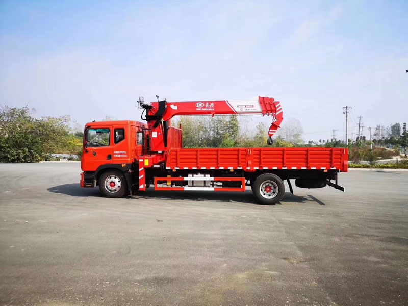 東風(fēng)多利卡D9國六玉柴200馬力隨車吊