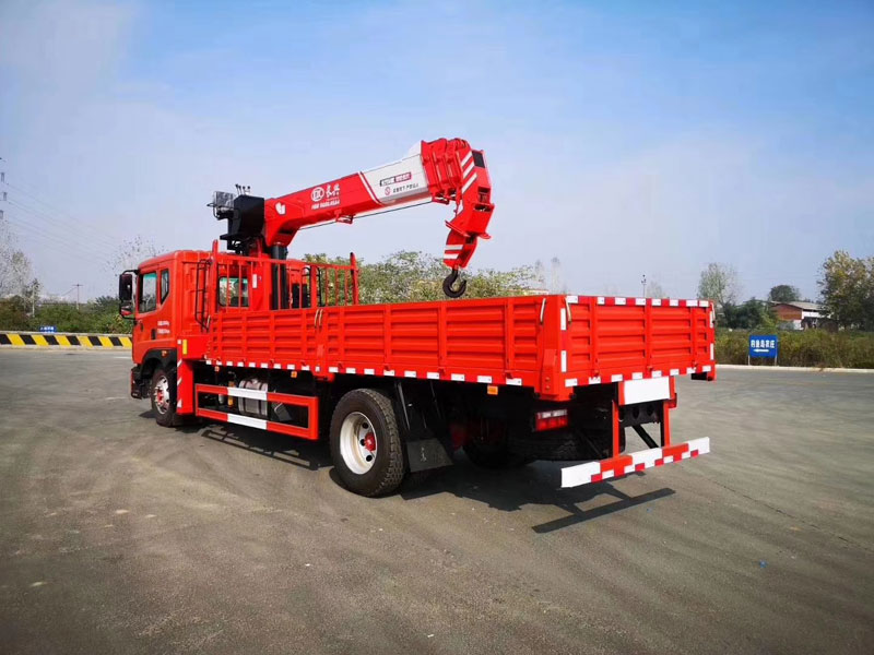 東風(fēng)多利卡D9國六玉柴200馬力隨車吊