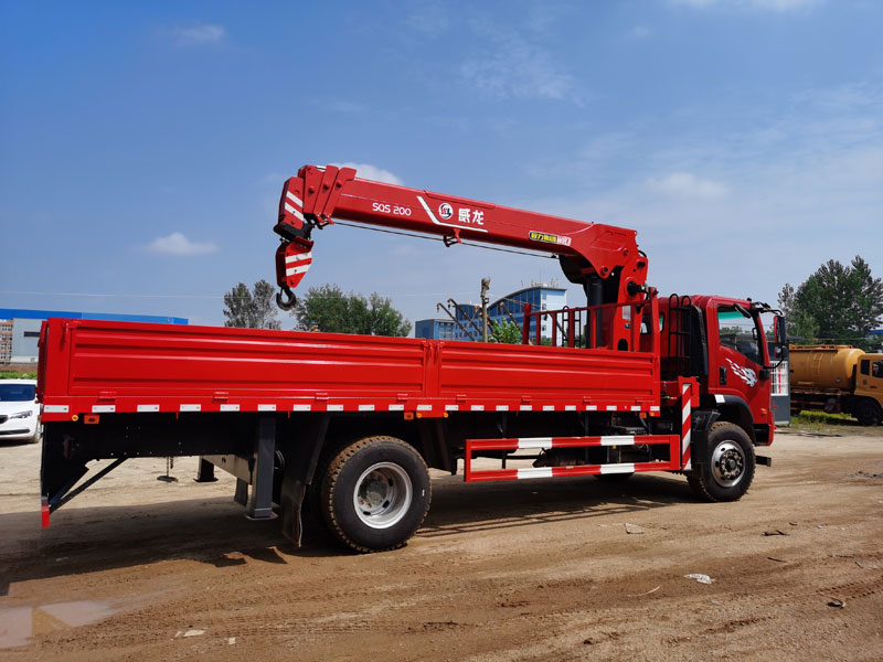 重汽王牌單橋單排隨車吊