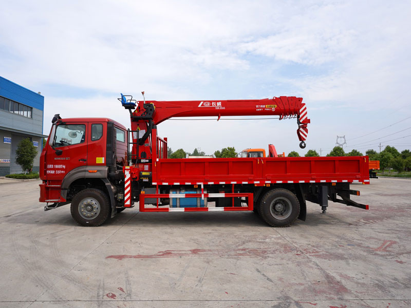 重汽豪沃MAX硬漢8噸五節臂隨車吊