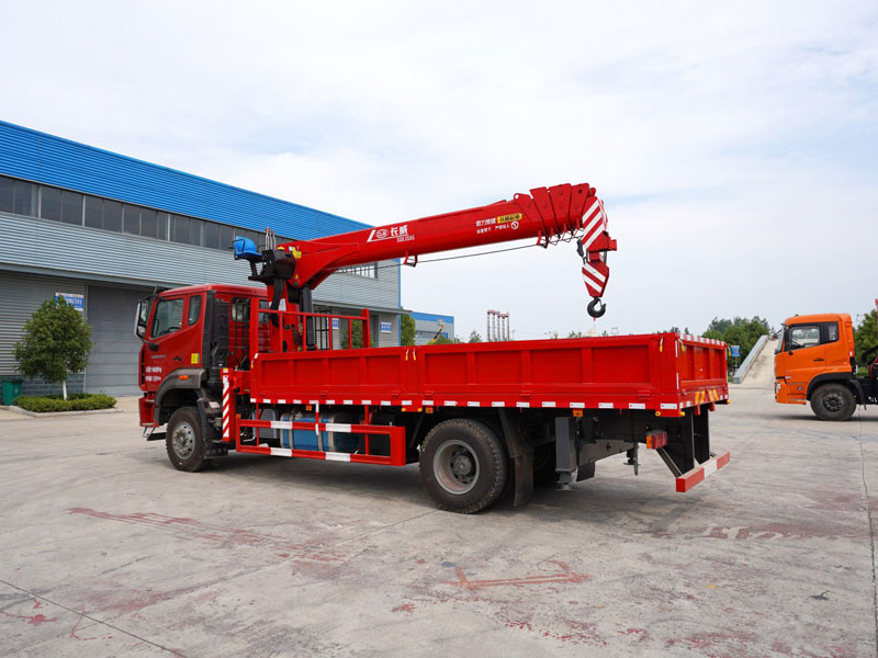 重汽豪沃MAX硬漢8噸五節臂隨車吊