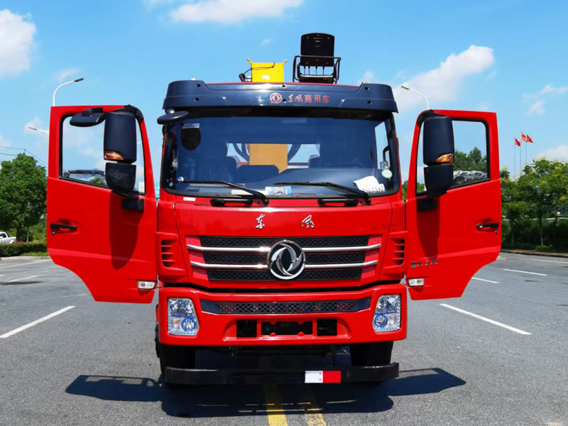 東風(fēng)后八輪短軸距14噸隨車吊