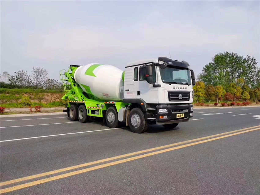 重汽汕德卡輕量化12方發車