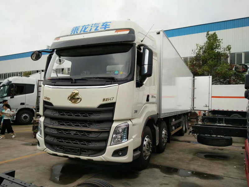 東風柳汽乘龍前四后八9米6冷藏車