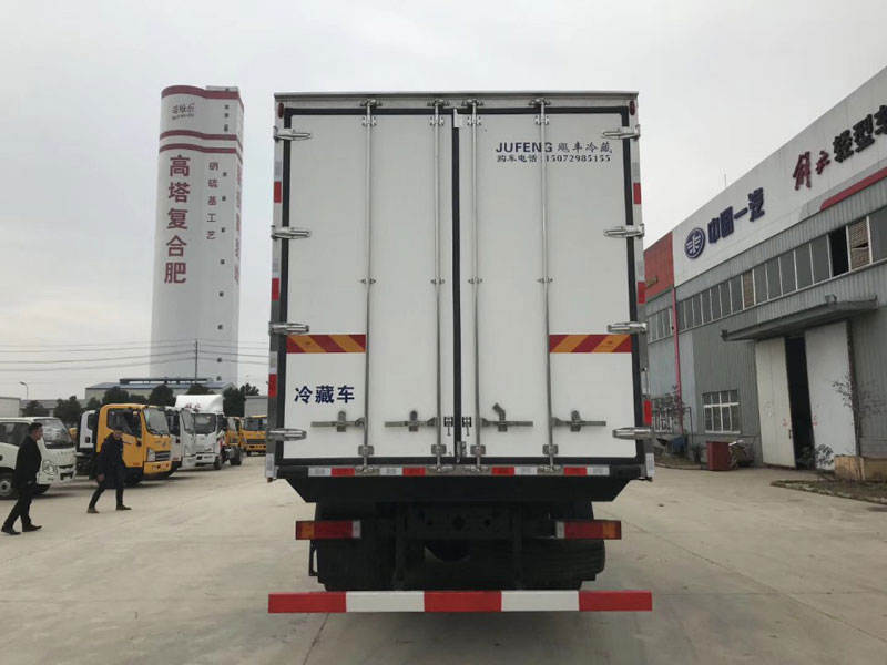 東風天龍前四后八9米6冷藏車