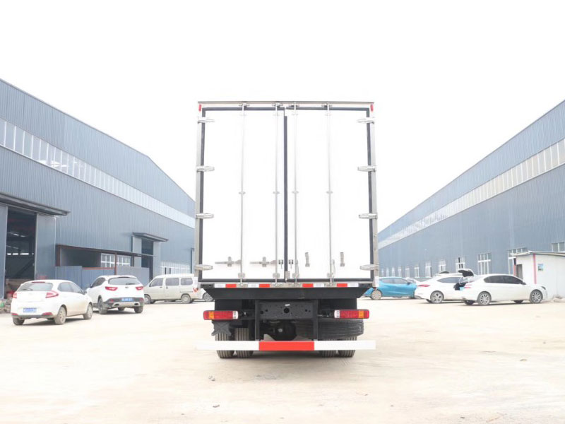 福田歐曼EST9米6冷藏車