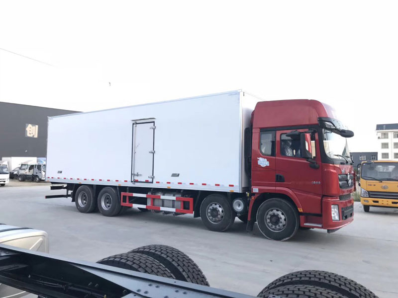 陜汽德龍X3000前四后八(氣囊)9米6冷藏車