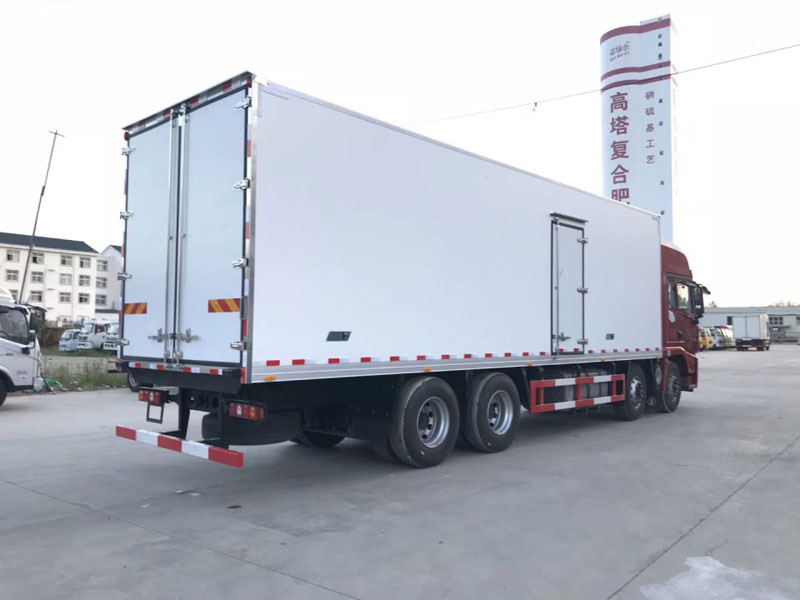 陜汽德龍X3000前四后八(氣囊)9米6冷藏車