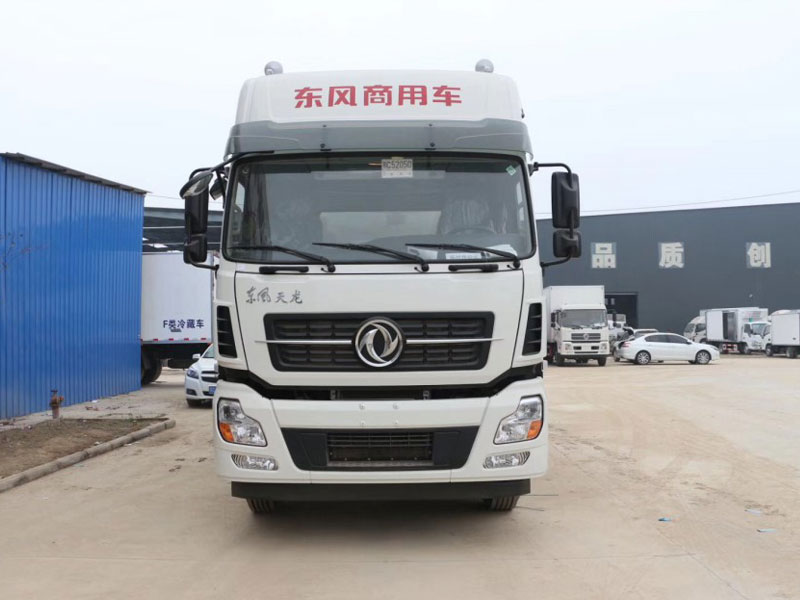 東風天龍三軸8米6冷藏車