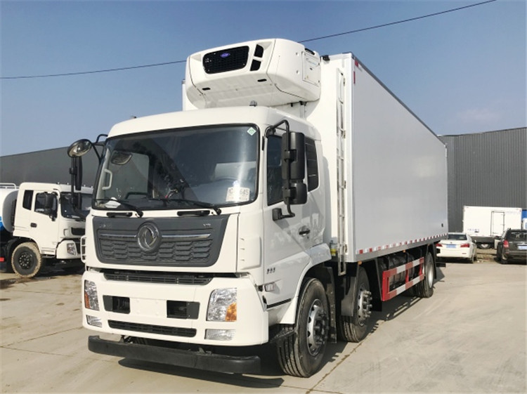 東風(fēng)天錦三軸7.7米冷藏車