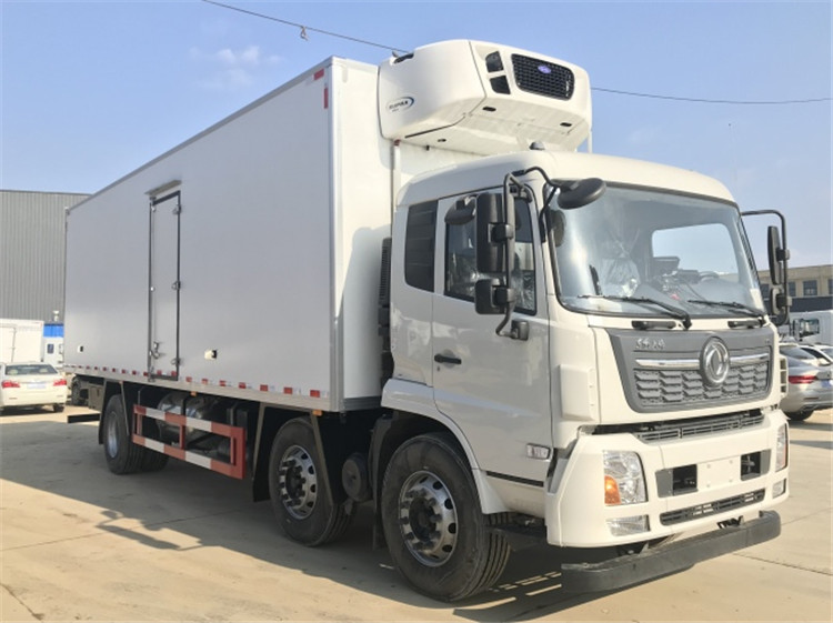 東風(fēng)天錦三軸7.7米冷藏車