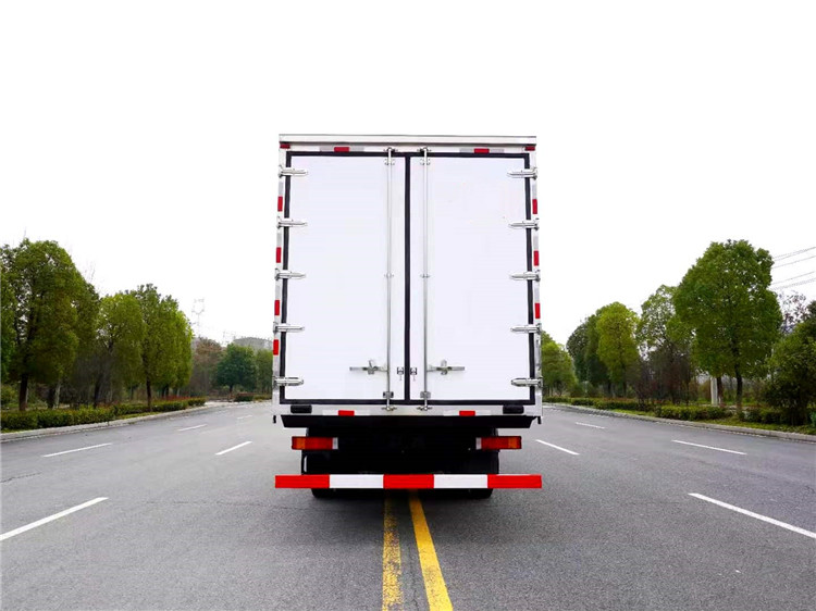 東風(fēng)天錦國六7米8冷藏車