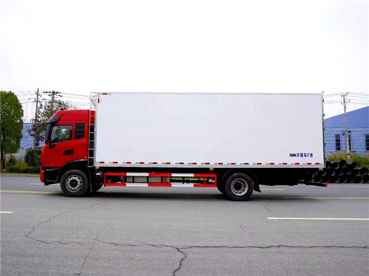 東風(fēng)天錦國六7米8冷藏車