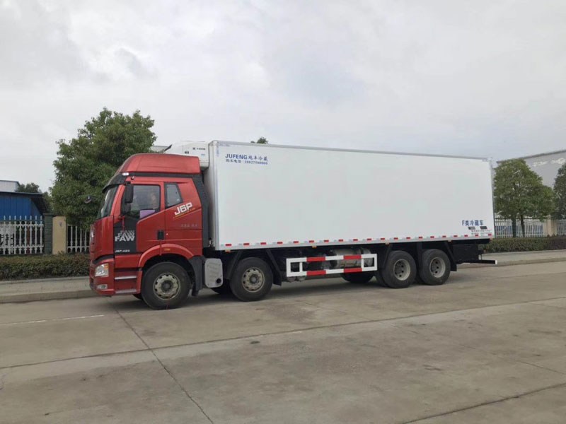 解放J6P前四后八9米6冷藏車