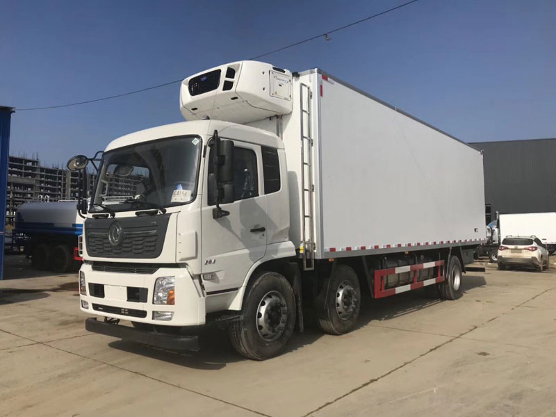 東風天錦7米8冷藏車