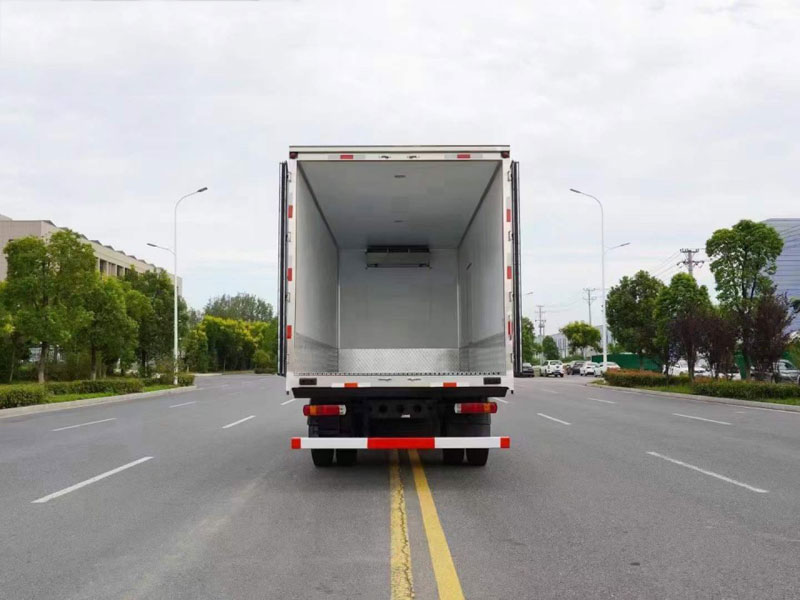 解放J6L尊享版6.8米冷藏車