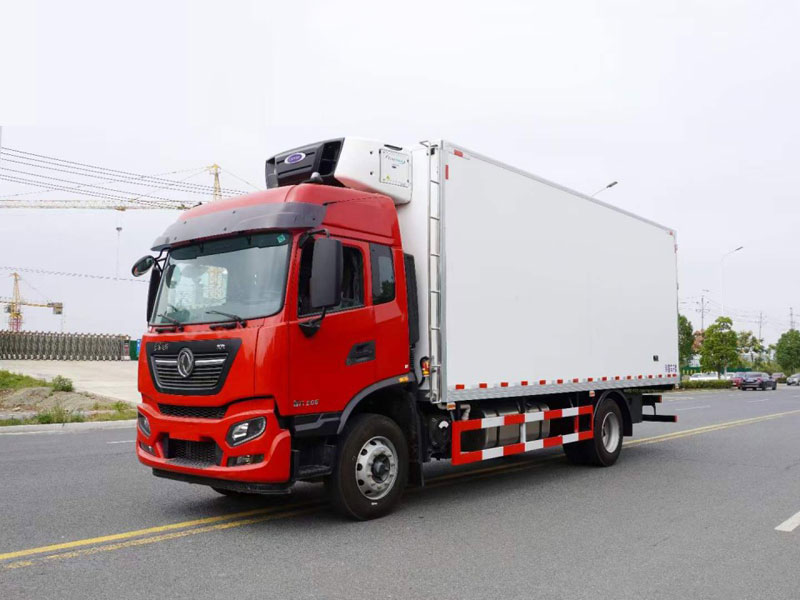 東風(fēng)天錦KR高頂雙臥6米8冷藏車
