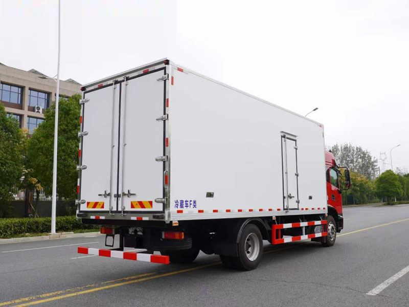 東風(fēng)天錦KR高頂雙臥6米8冷藏車