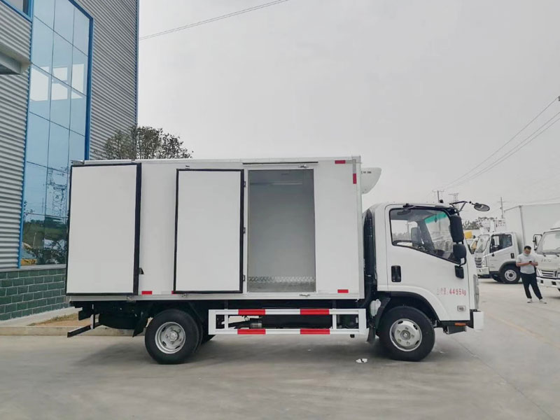 慶鈴五十鈴KV100 4米2冷藏車