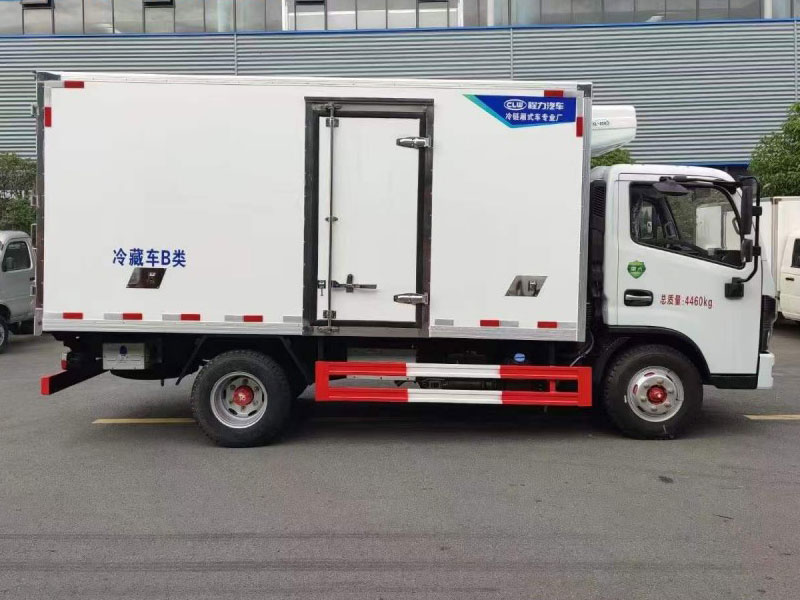 東風多利卡4米2冷藏車