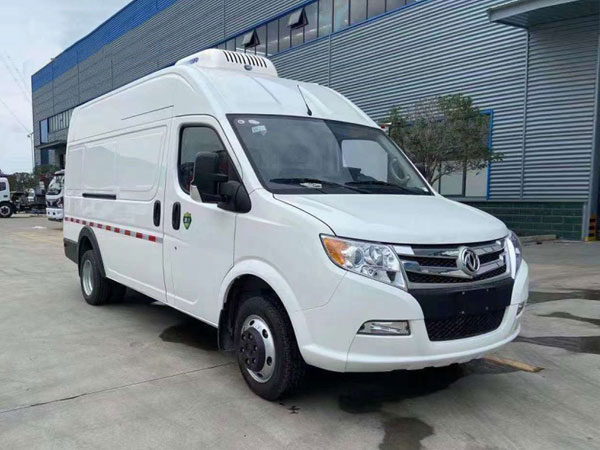 東風(fēng)御風(fēng)小型面包冷藏車