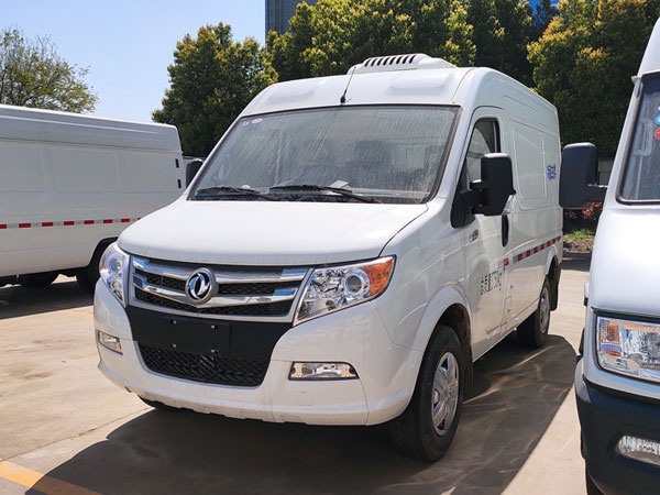 東風(fēng)御風(fēng)小型面包冷藏車