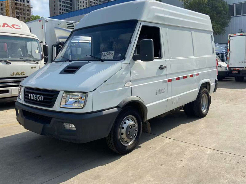 依維柯得意短軸小型面包冷藏車(chē)