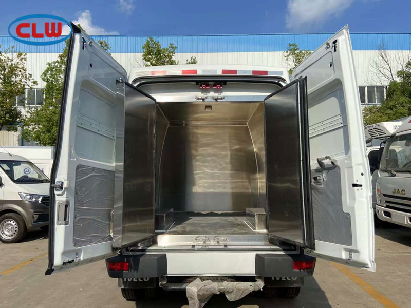 依維柯得意短軸小型面包冷藏車(chē)